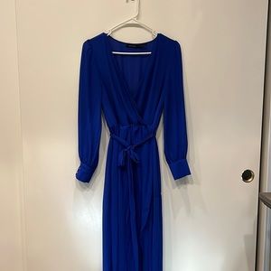 Breathtaking cocktail dress. So sexy with some gold heels or nude wedges.